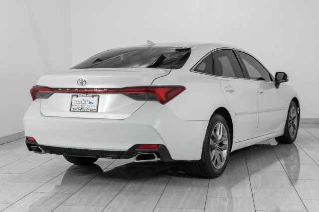 Used 2019 Toyota Avalon XLE w/ Moonroof Package image 6