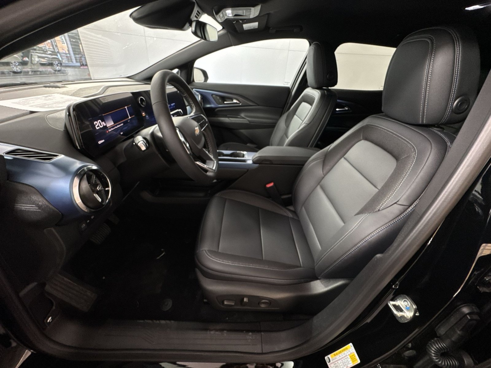 New 2026 Chevrolet Equinox EV LT AWD/4WD image 13