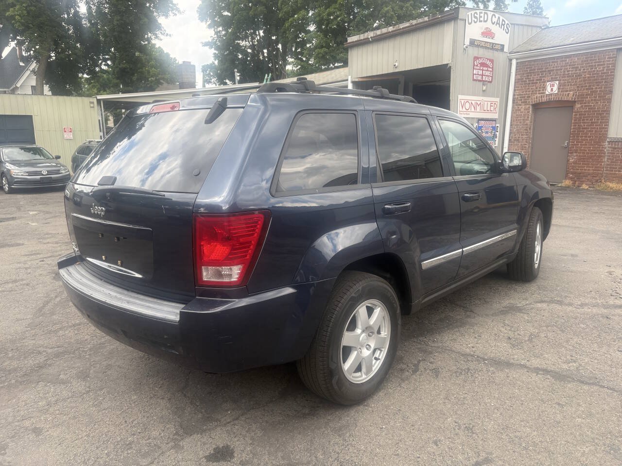 Used 2010 Jeep Grand Cherokee Laredo AWD/4WD image 23