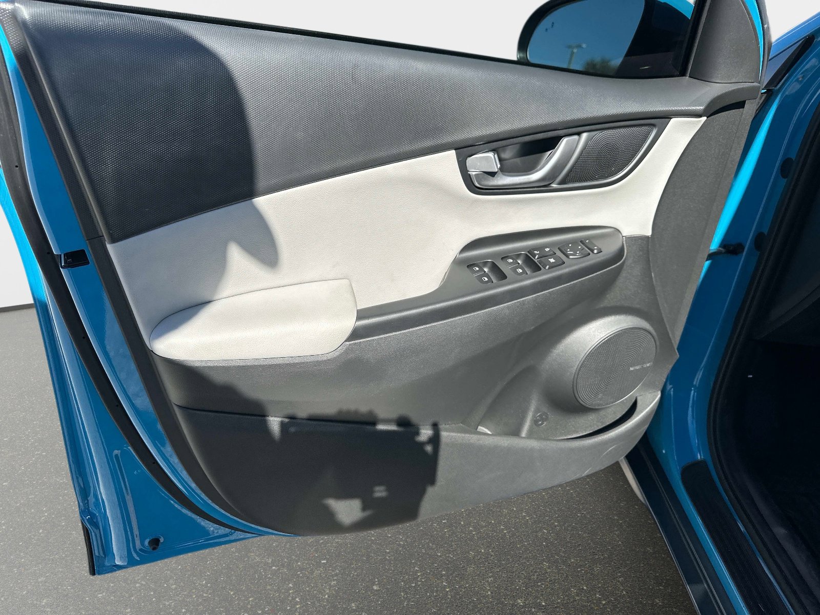 Used 2022 Hyundai Kona Limited image 17