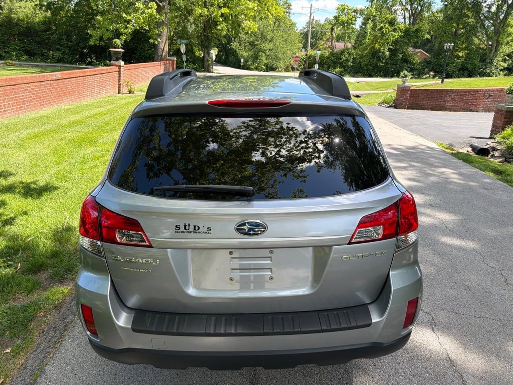 Used 2010 Subaru Outback 2.5i Premium AWD/4WD image 7