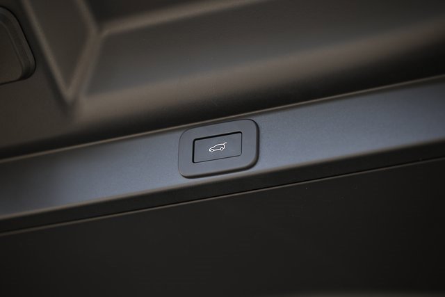 New 2025 Land Rover Range Rover Long Wheelbase SE image 38