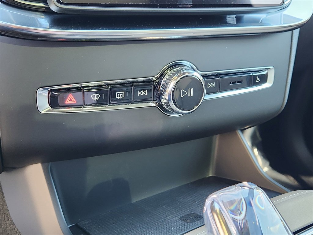 New 2026 Volvo XC90 B6 Plus w/ Protection Package image 14