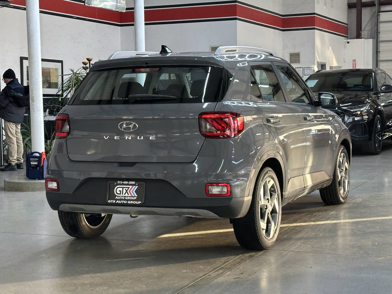 Used 2022 Hyundai Venue SEL w/ Cargo Package image 2