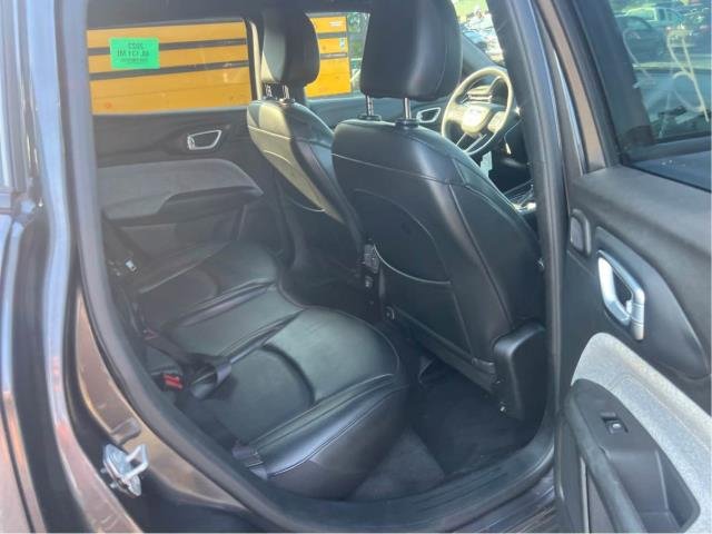 Used 2023 Jeep Compass Latitude w/ Sun and Sound Group AWD/4WD image 5