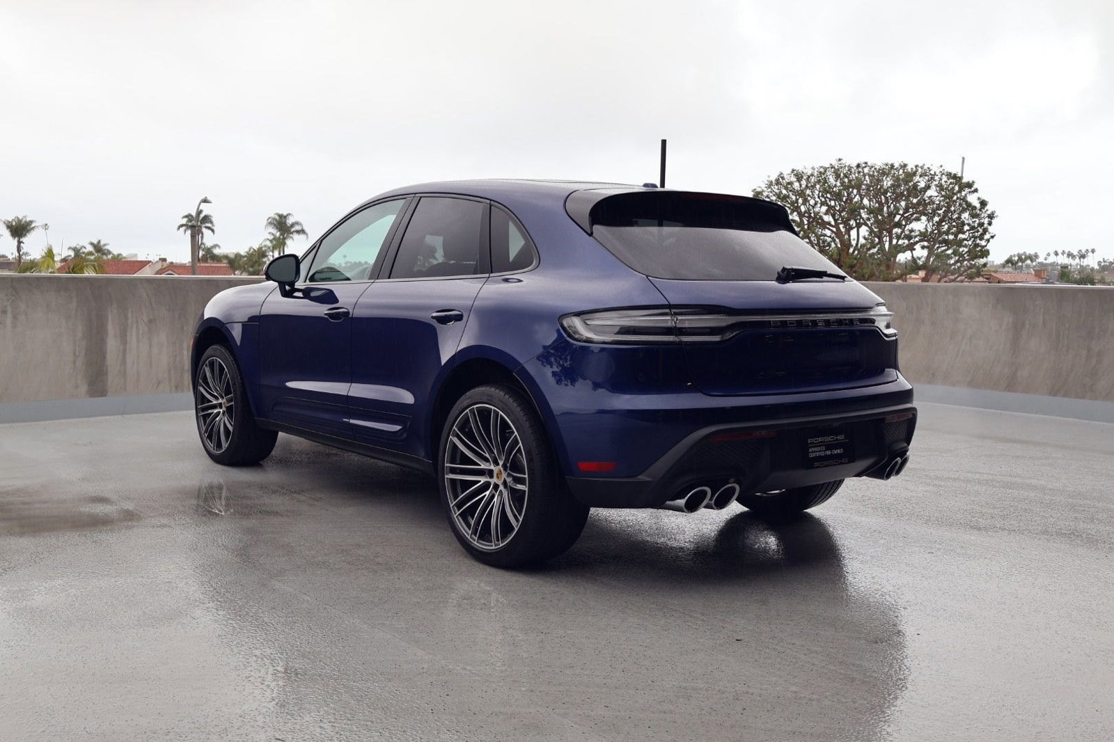 Certified 2025 Porsche Macan image 3