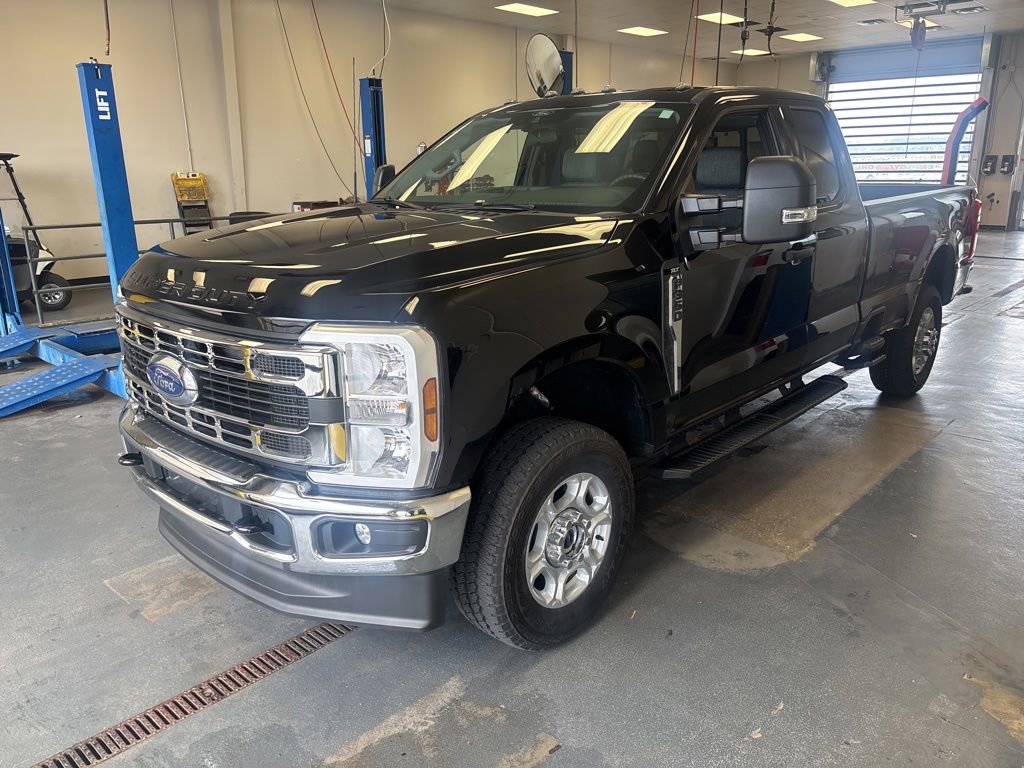 Used 2025 Ford F350 XLT w/ FX4 Off-Road Package AWD/4WD image 2