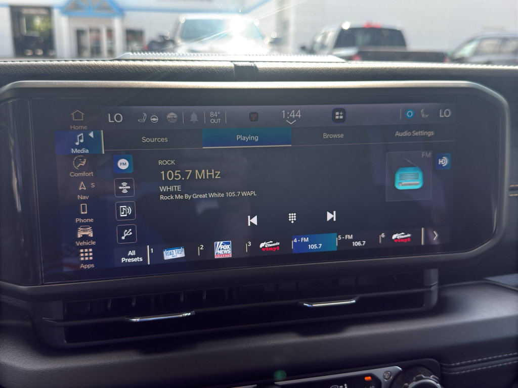 Used 2024 Jeep Wrangler Unlimited Sahara w/ Technology Group AWD/4WD image 17