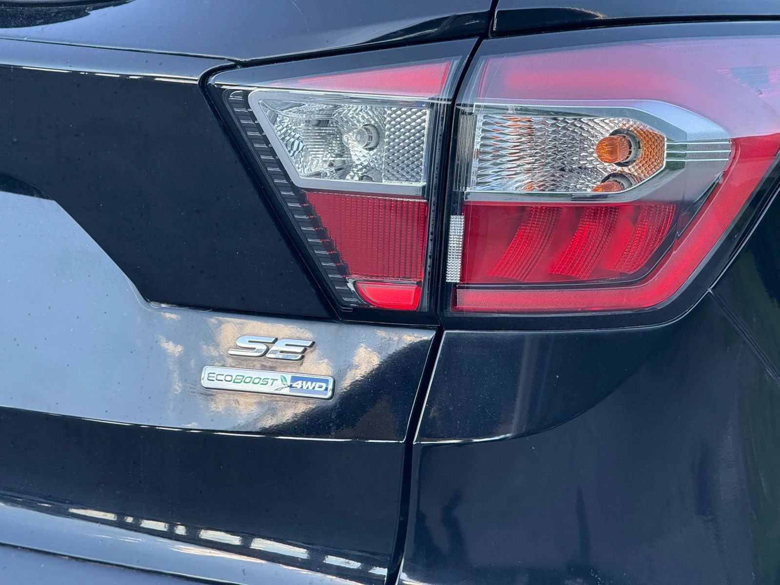 Used 2018 Ford Escape SE w/ SE Sync 3 Package AWD/4WD image 15