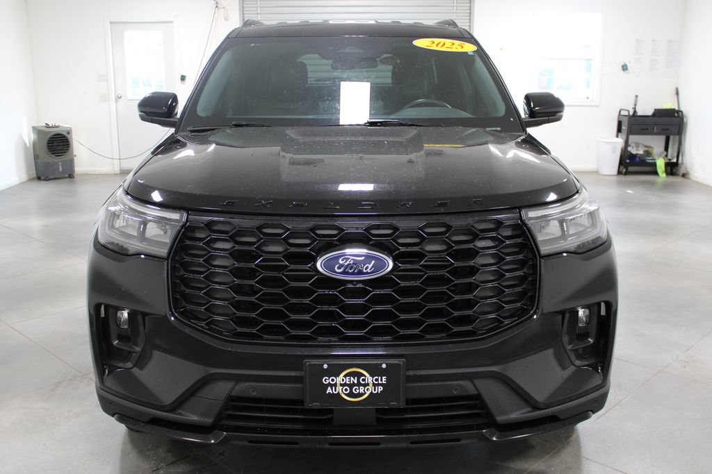 Used 2025 Ford Explorer ST-Line AWD/4WD image 2