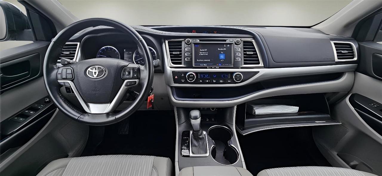 Used 2018 Toyota Highlander Plus image 12