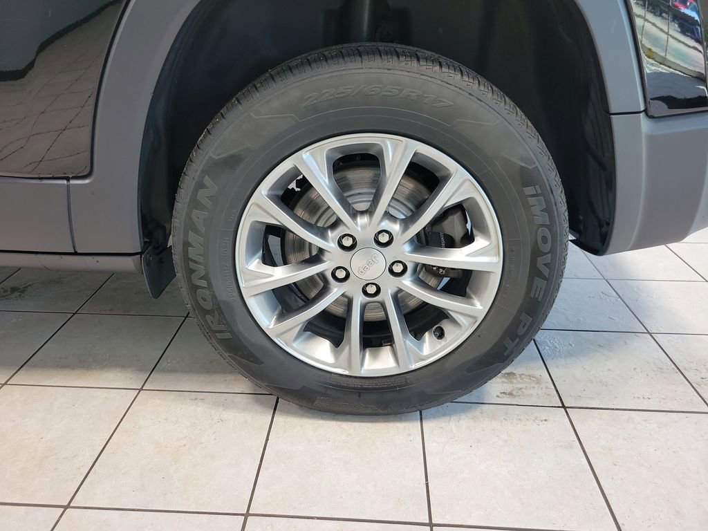 Used 2020 Jeep Cherokee Latitude Plus w/ Cold Weather Group AWD/4WD image 47