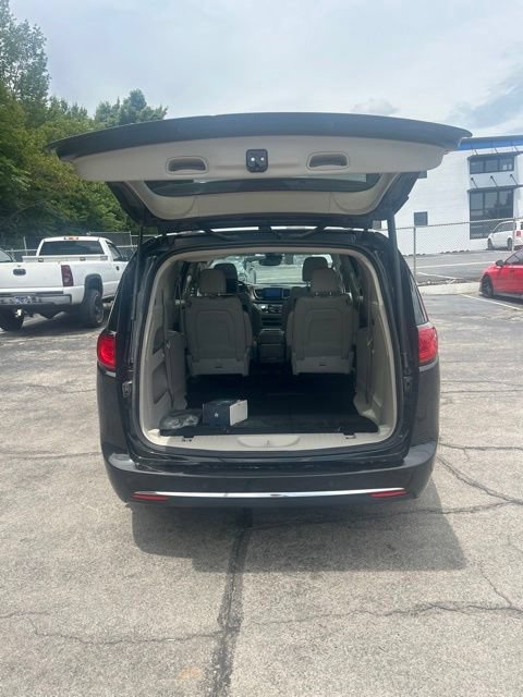 Used 2017 Chrysler Pacifica Touring-L Plus w/ Advanced Safetytec Group FWD image 31