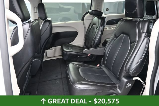 Used 2023 Chrysler Pacifica Touring-L FWD image 17