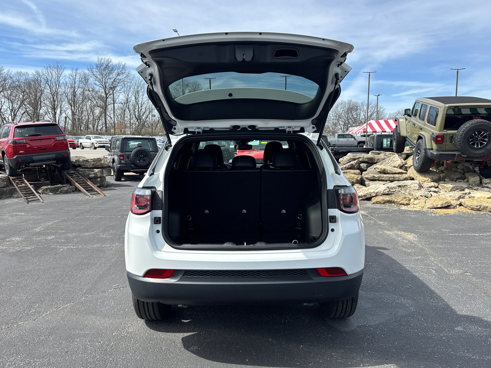 New 2026 Jeep Compass Latitude AWD/4WD image 18