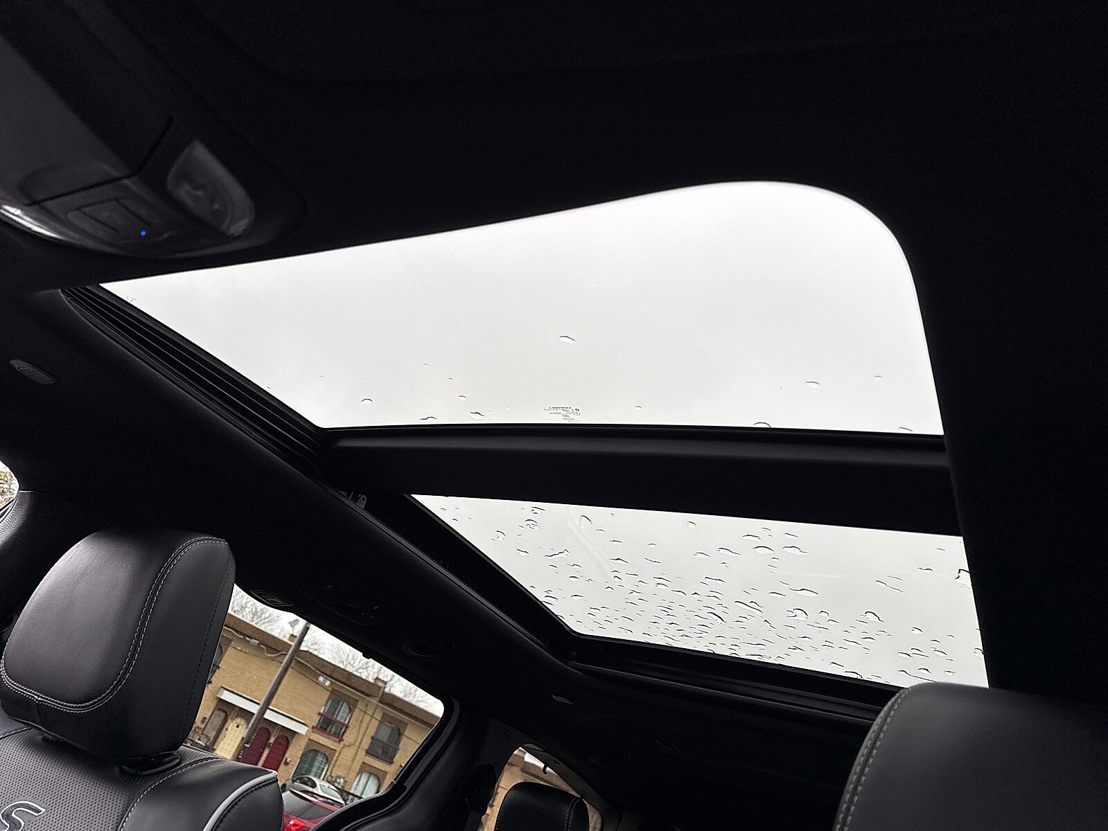 Used 2025 Chrysler Pacifica Limited FWD image 13