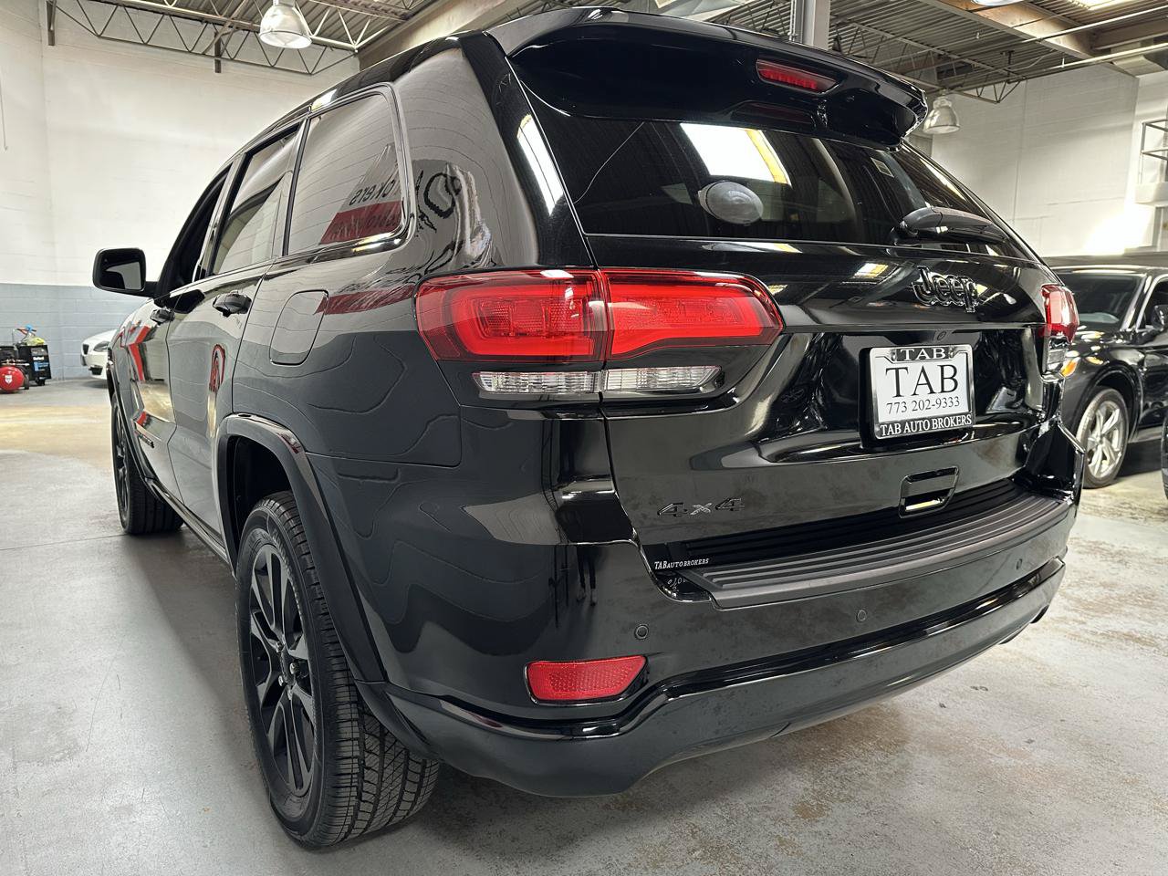 Used 2019 Jeep Grand Cherokee Altitude AWD/4WD image 5