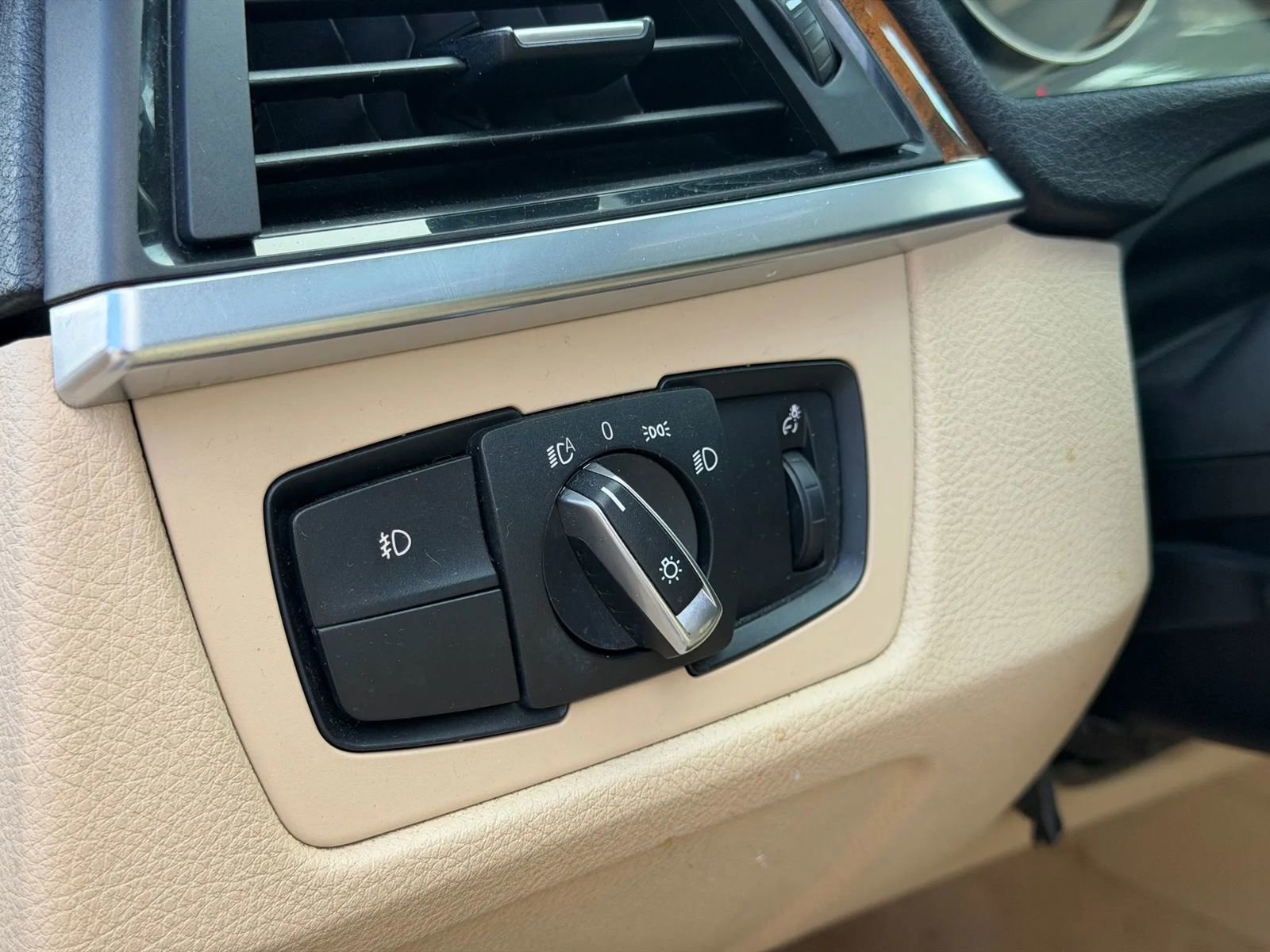 Used 2014 BMW 320i Sedan RWD image 19
