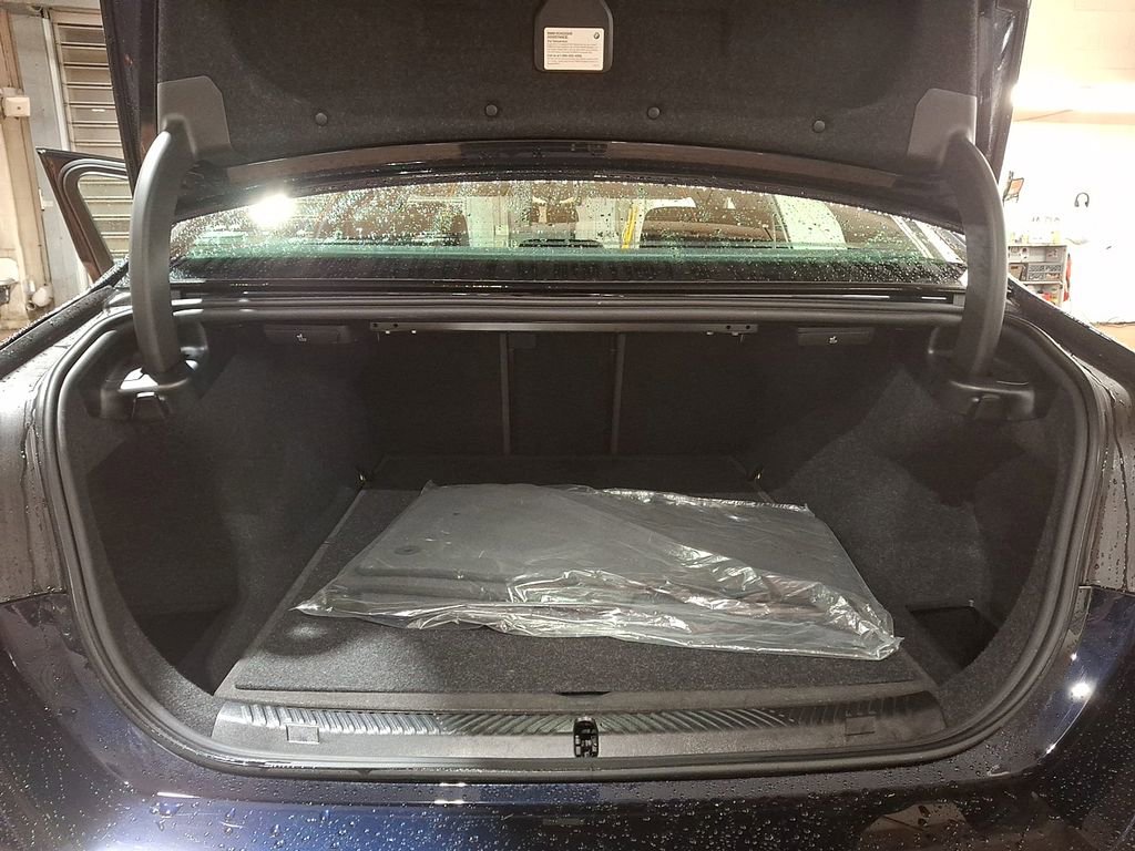 Used 2025 BMW 530i xDrive w/ M Sport Package image 27