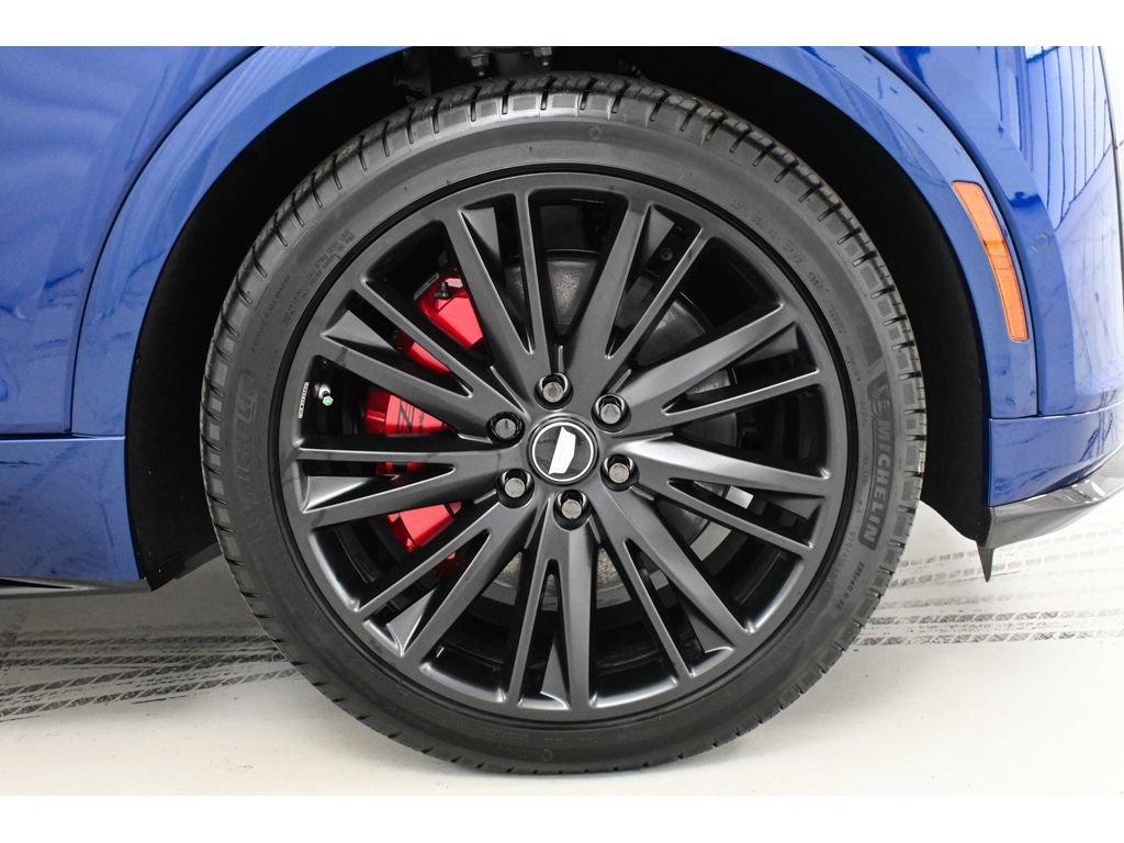 New 2026 Cadillac Lyriq V w/ Exterior Carbon Fiber Package AWD/4WD image 8