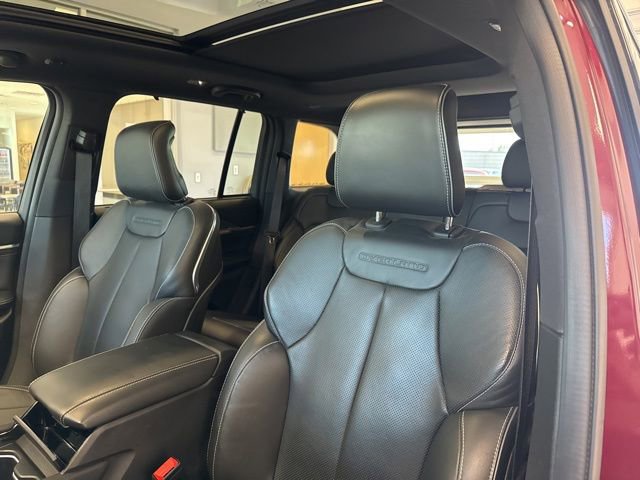 Used 2024 Jeep Grand Cherokee Overland w/ Luxury Tech Group IV AWD/4WD image 16