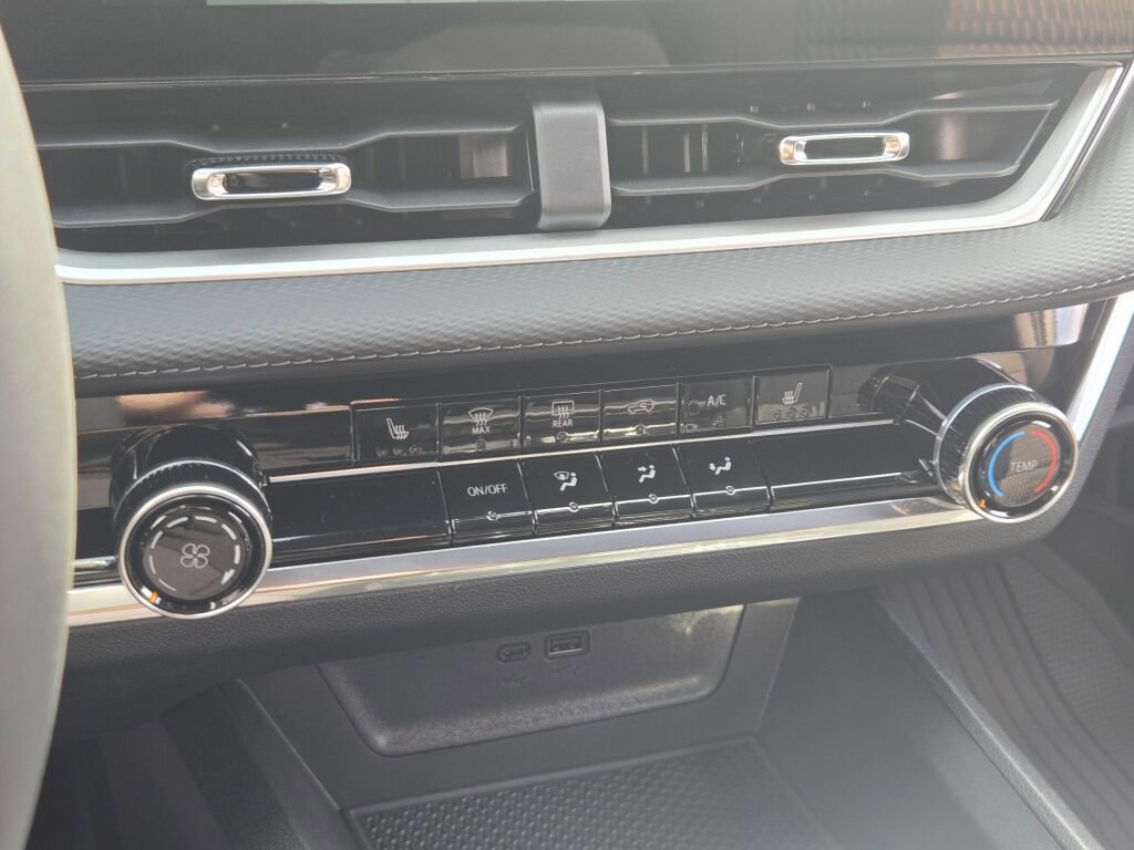 New 2026 Chevrolet Equinox LT w/ LPO, Floor Liner Package AWD/4WD image 22