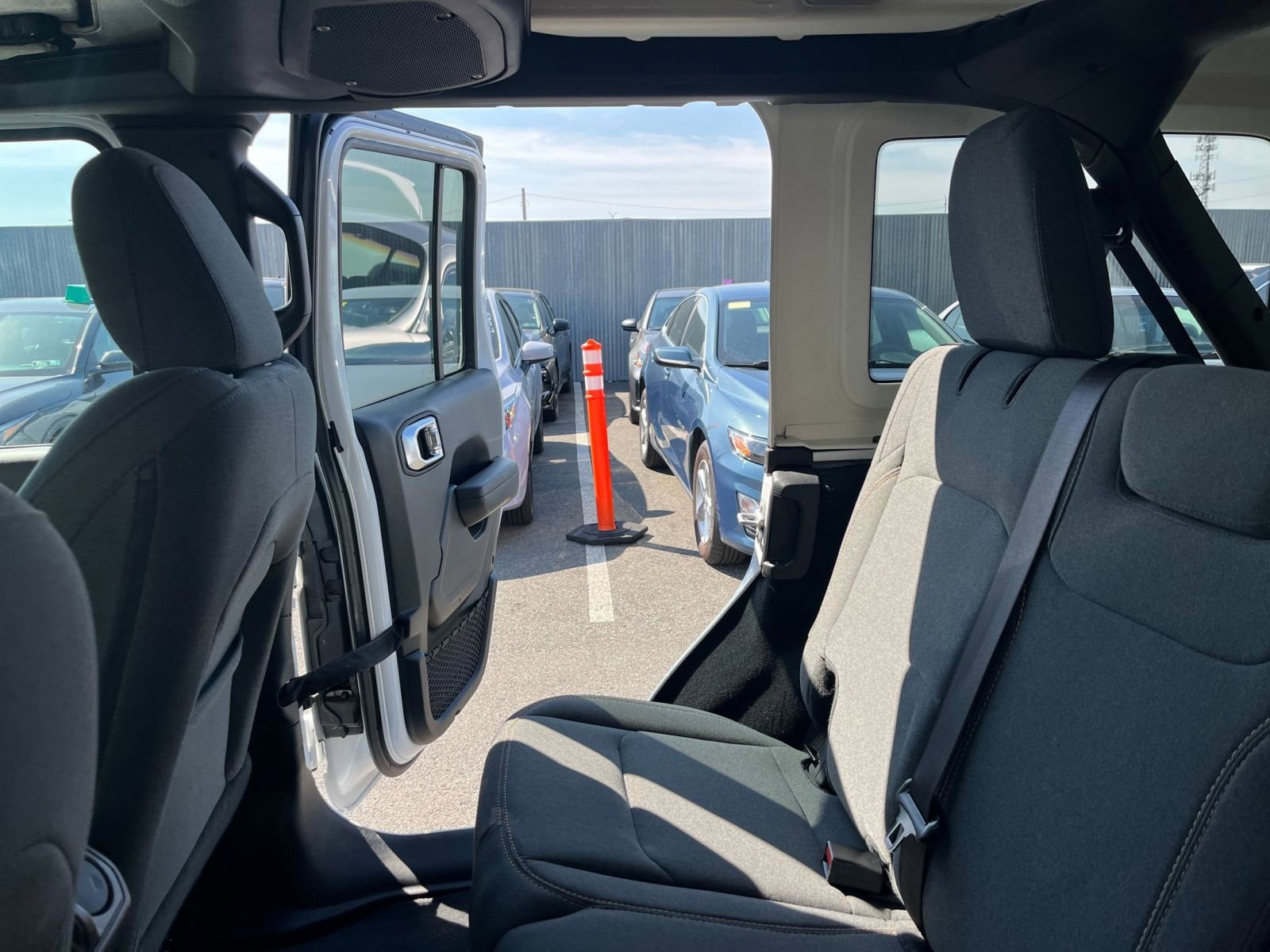 Used 2025 Jeep Wrangler Sport S image 38