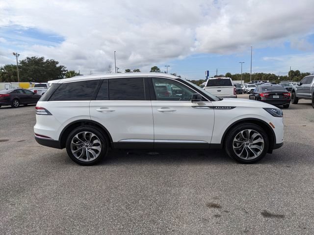 Used 2025 Lincoln Aviator AWD image 3