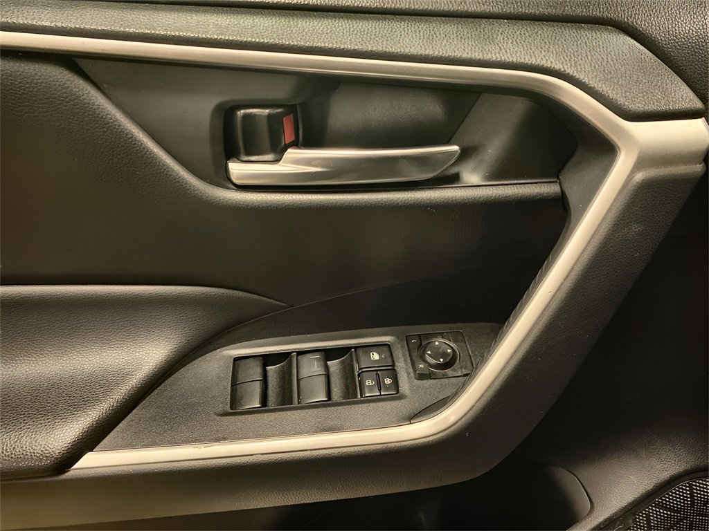 Used 2021 Toyota RAV4 XLE image 7