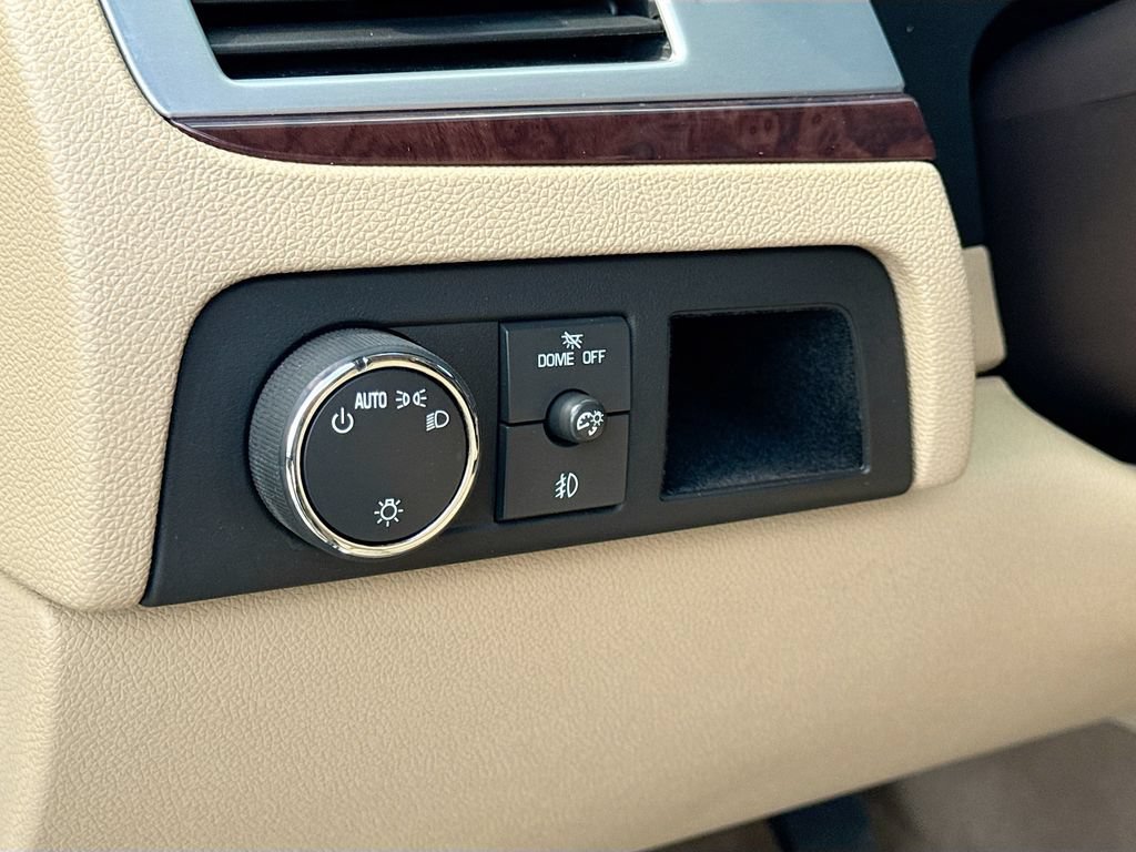 Used 2014 Cadillac Escalade Luxury AWD/4WD image 10