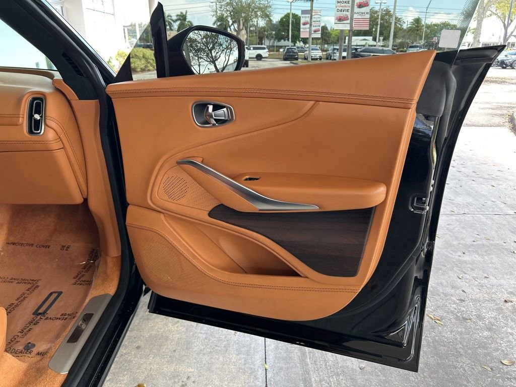 Used 2023 Aston Martin DBX image 25