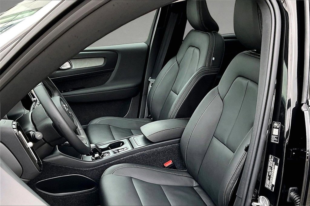 Certified 2026 Volvo XC40 B5 Core w/ Climate Package image 21