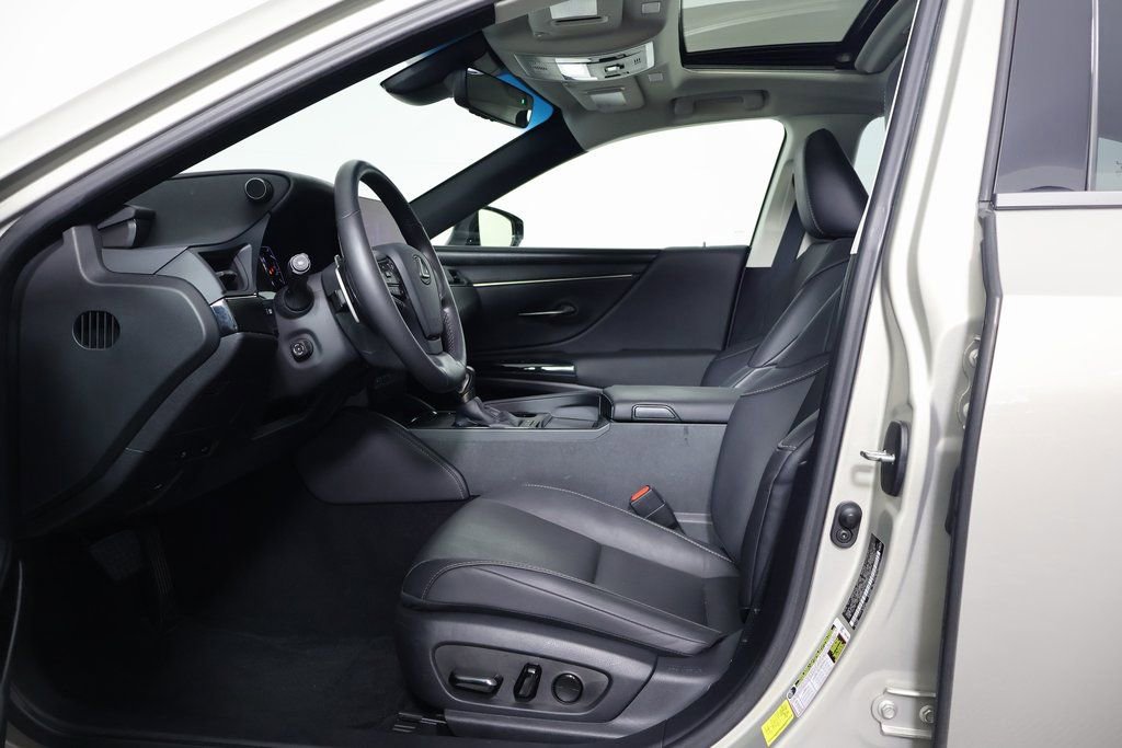 Certified 2023 Lexus ES 300h w/ Premium Package image 10