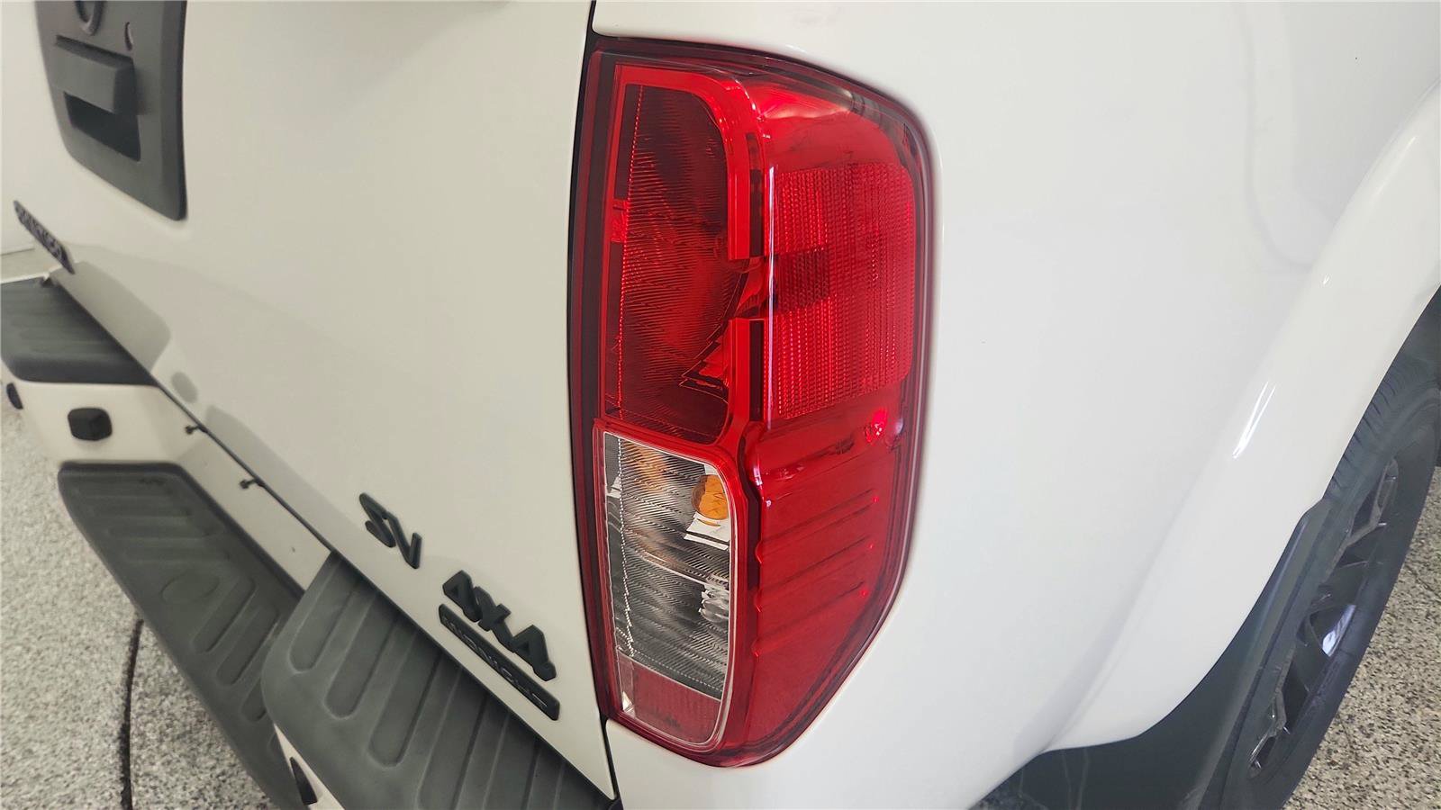 Used 2021 Nissan Frontier SV w/ Midnight Edition Floor Mats AWD/4WD image 15