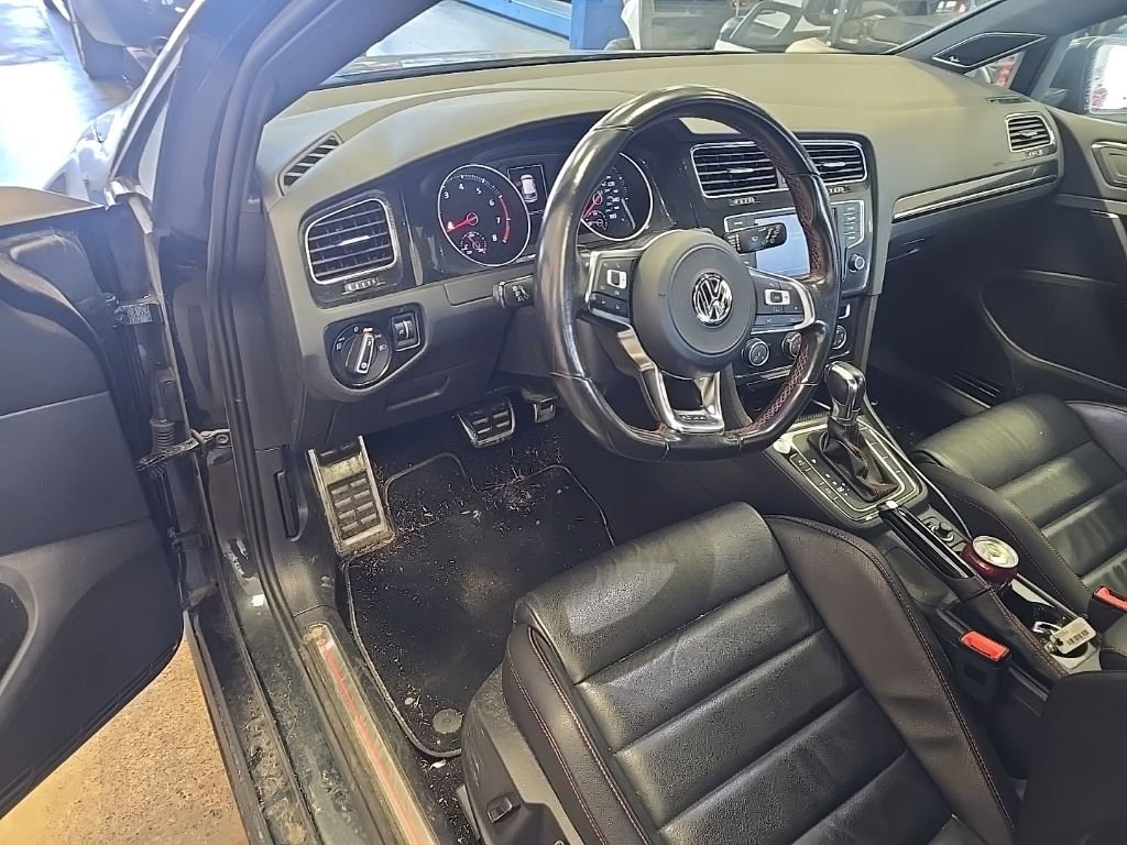Used 2017 Volkswagen GTI SE image 2