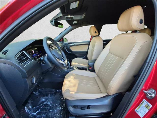 Used 2024 Volkswagen Tiguan SE FWD image 16