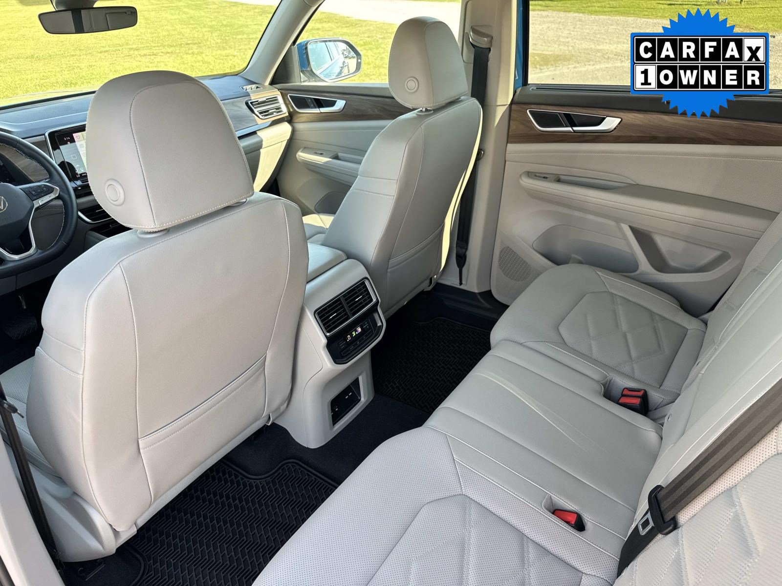 Used 2025 Volkswagen Atlas SE FWD image 16