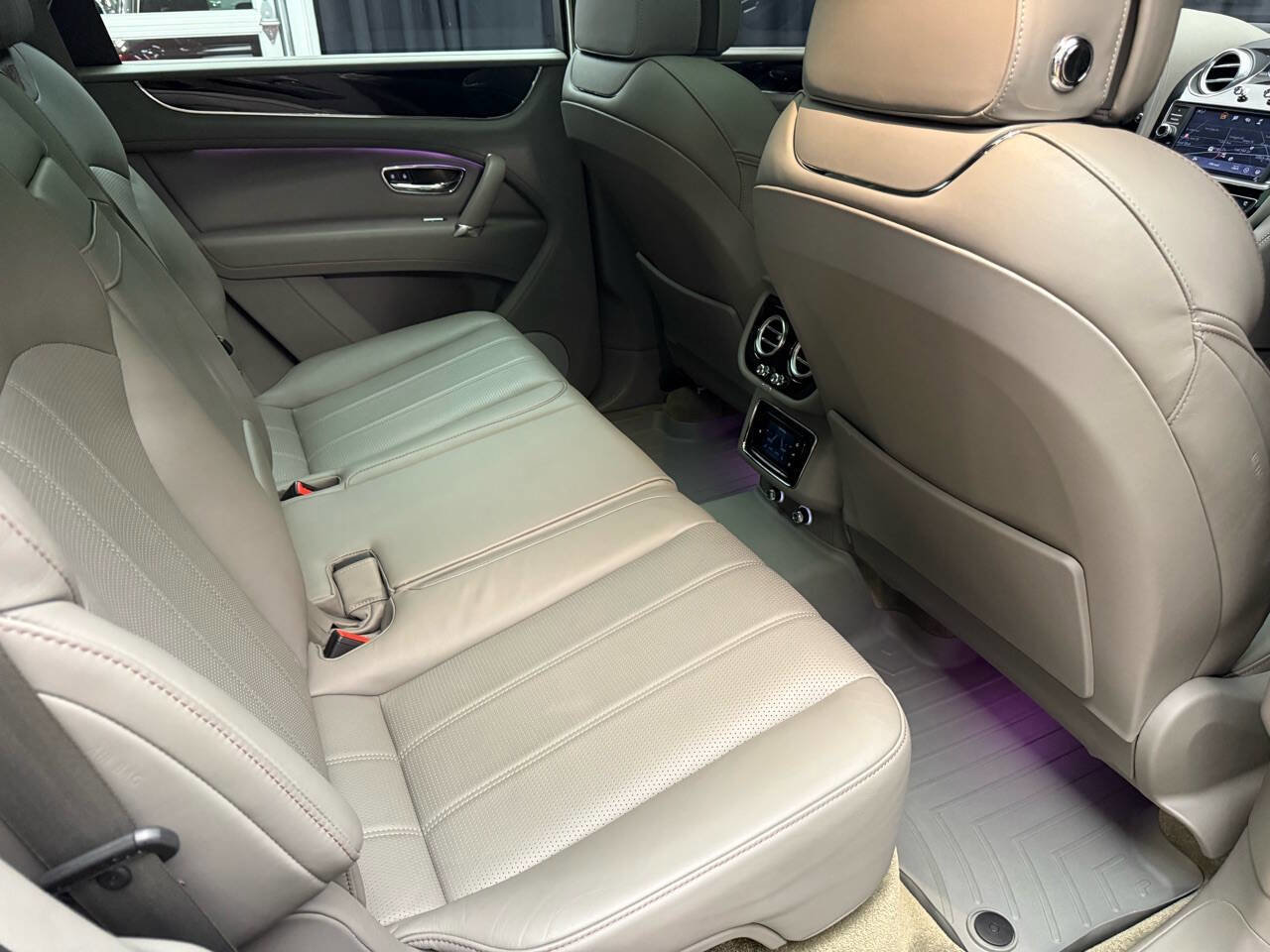 Used 2019 Bentley Bentayga image 21
