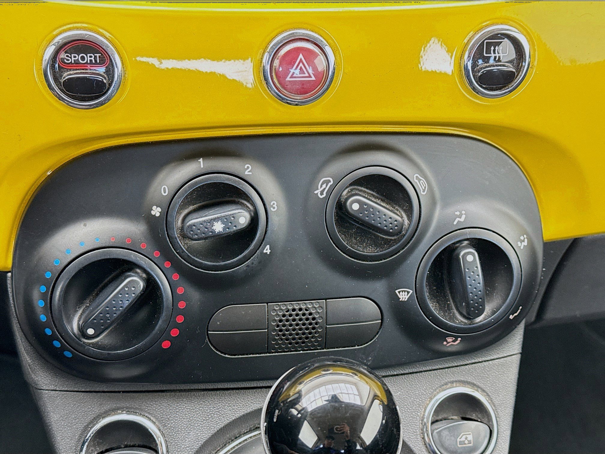 Used 2015 FIAT 500 Pop image 10