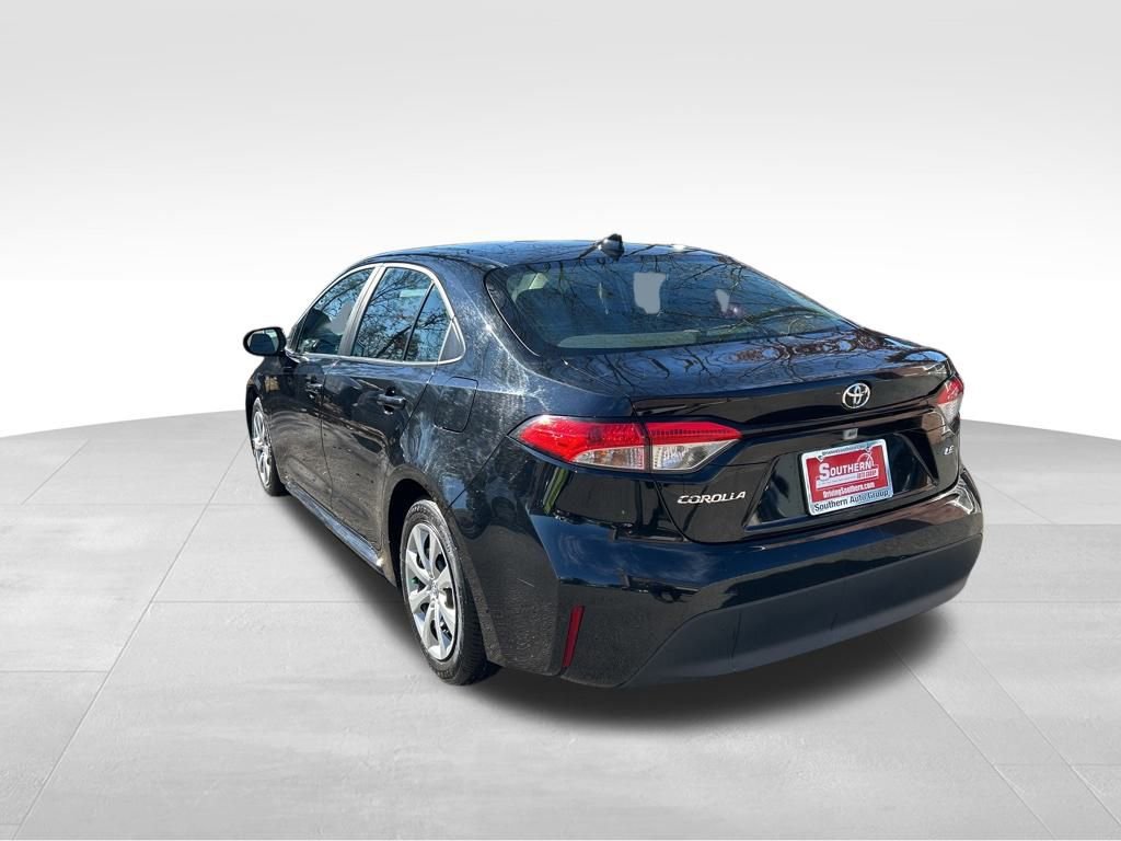 Used 2024 Toyota Corolla LE image 3
