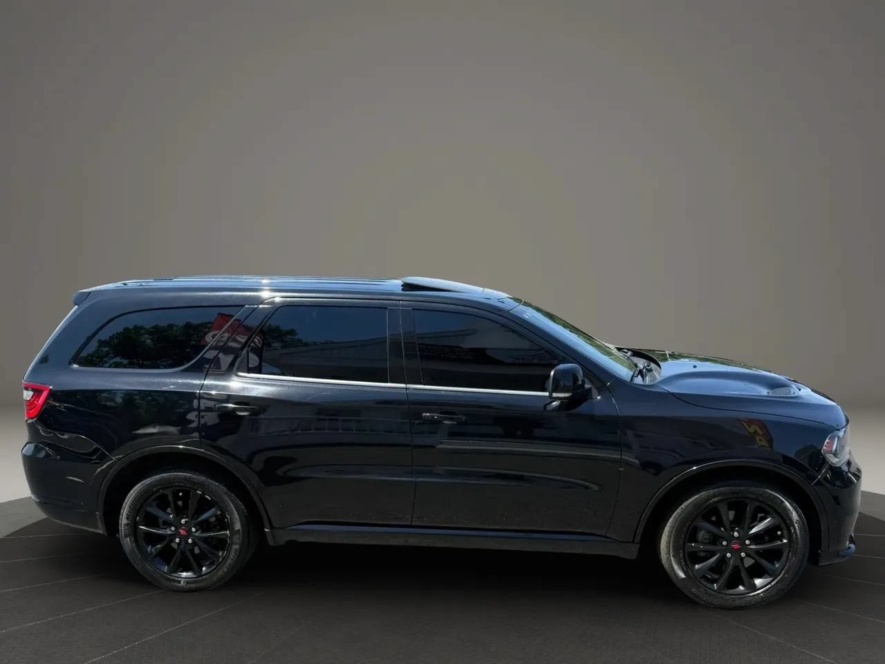 Used 2018 Dodge Durango R/T w/ Technology Group AWD/4WD image 6