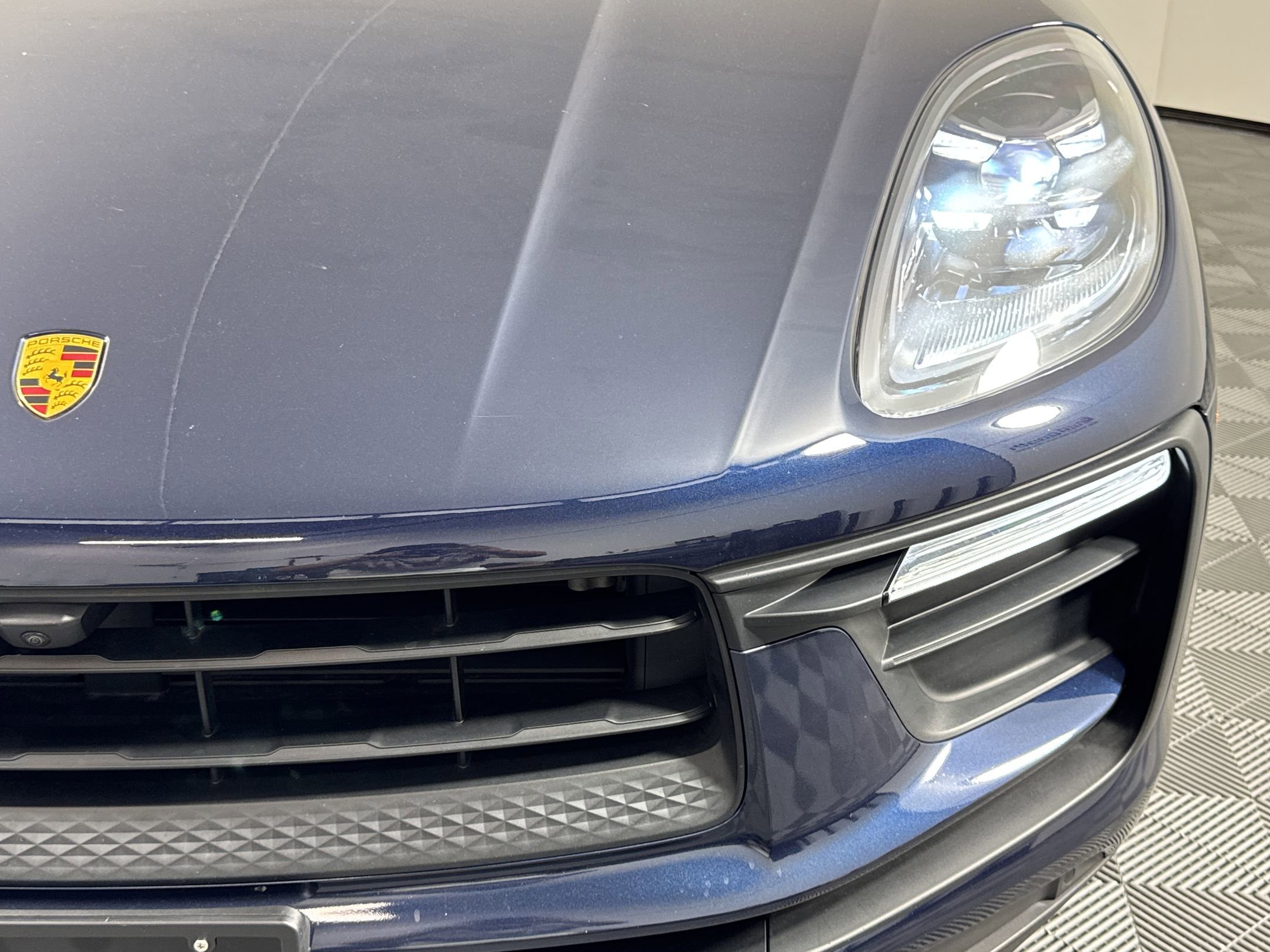Certified 2022 Porsche Macan AWD/4WD image 11