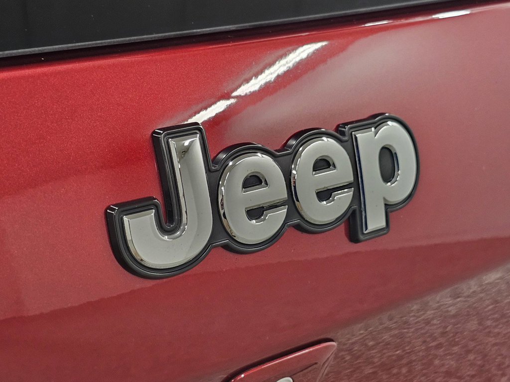Used 2015 Jeep Cherokee Latitude w/ Comfort/Convenience Group FWD image 31