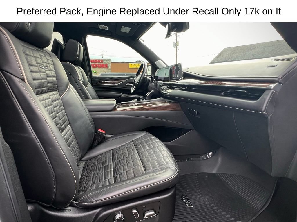 Used 2022 Cadillac Escalade ESV Sport Platinum w/ LPO, ONYX Package AWD/4WD image 38