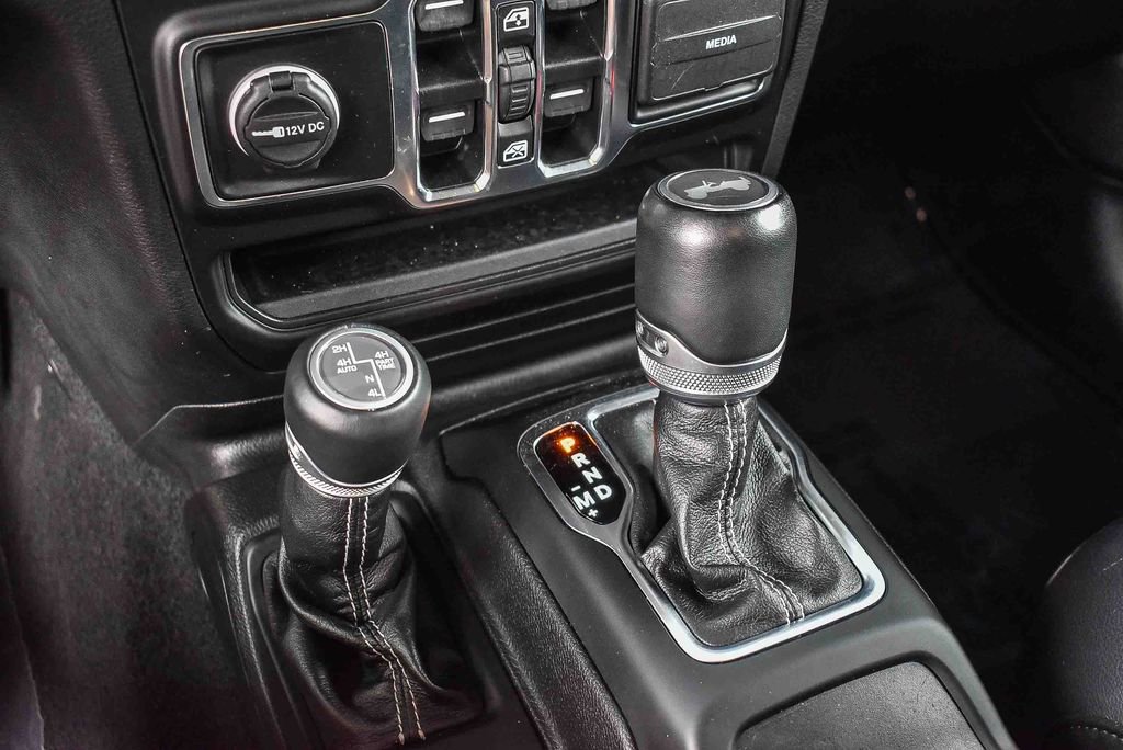 Used 2022 Jeep Wrangler Unlimited Sahara AWD/4WD image 18