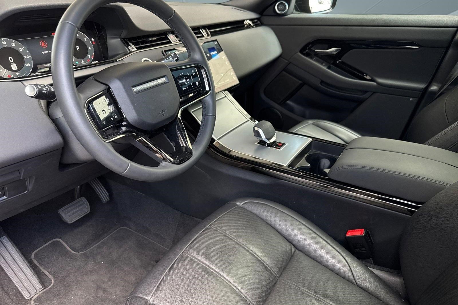 Used 2025 Land Rover Range Rover Evoque S image 4