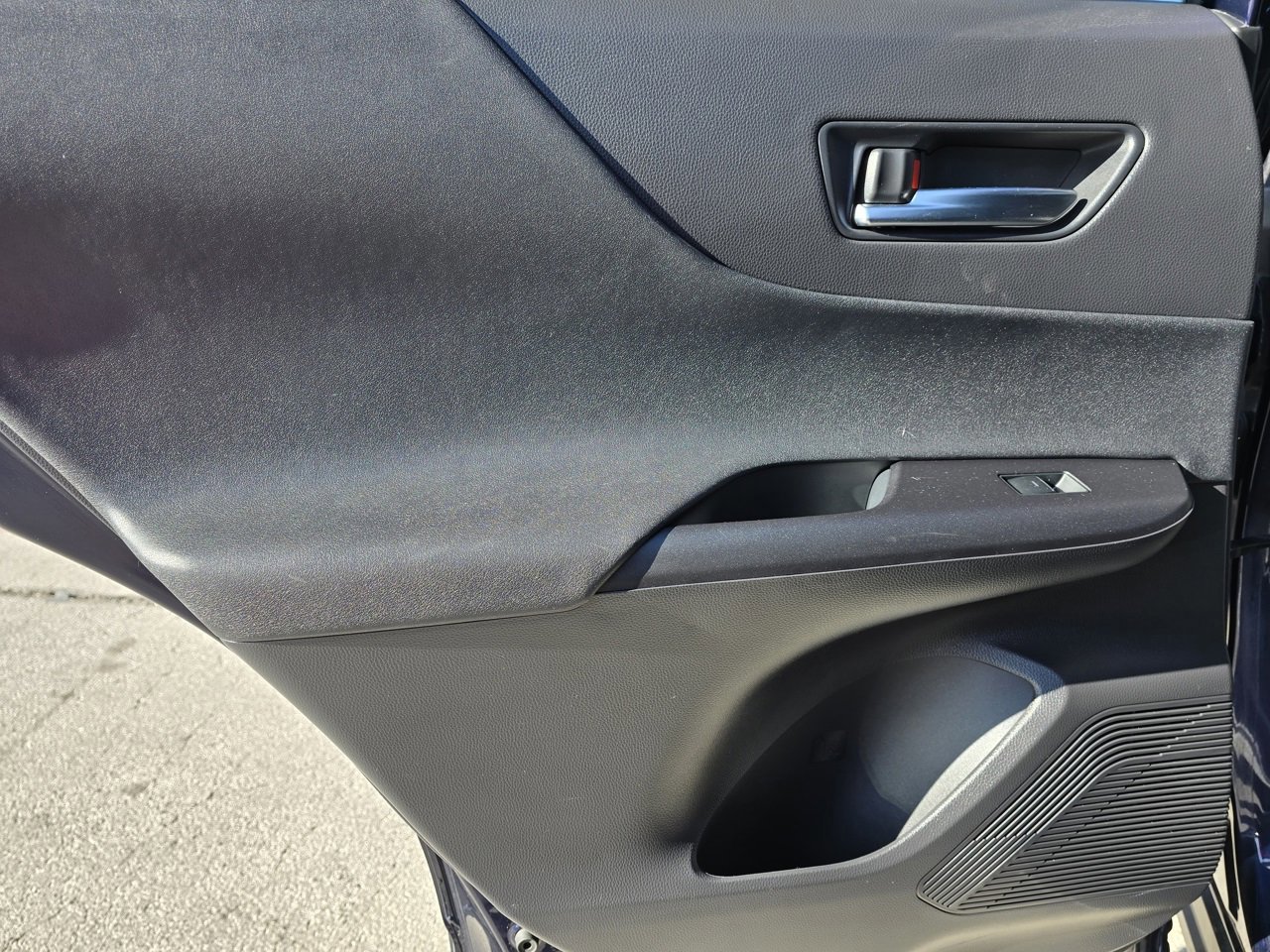 Used 2022 Toyota Venza LE image 13