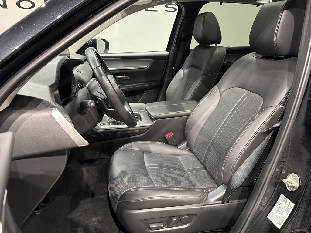 Used 2025 MAZDA CX-70 Plug-In Hybrid w/ Premium Pkg image 11