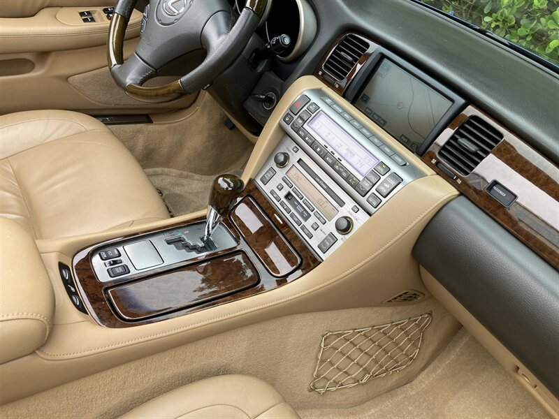 Used 2006 Lexus SC 430 Convertible RWD image 2