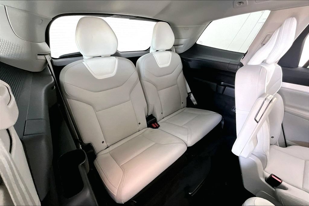 Used 2025 Volvo EX90 Plus AWD/4WD image 38